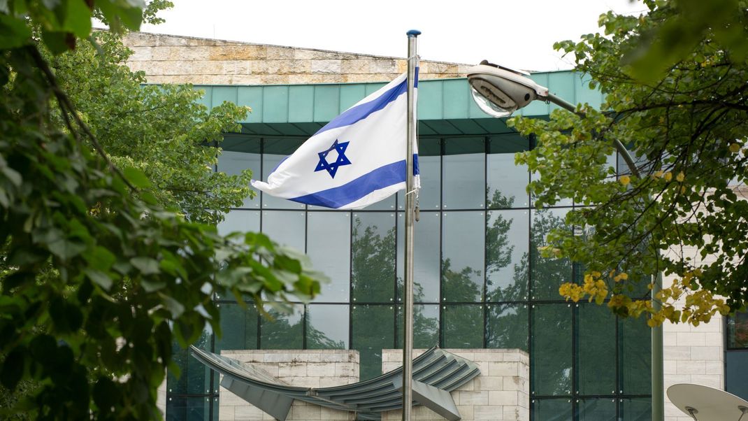 Auf die israelische Botschaft in Berlin sei ein Anschlag geplant worden.