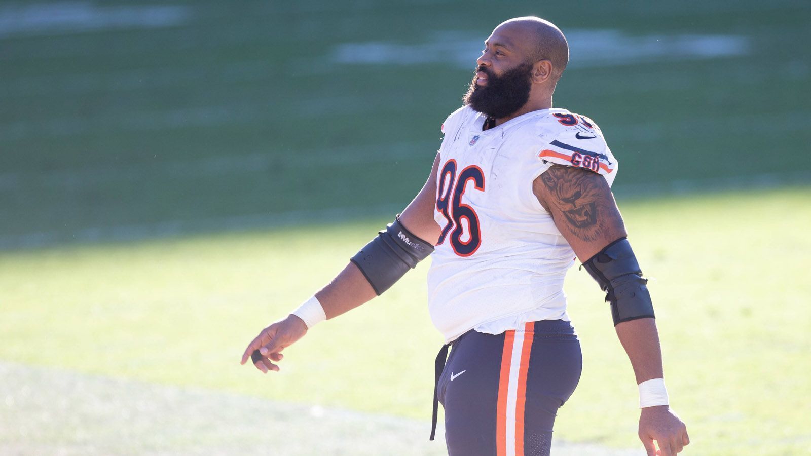 
                <strong>Akiem Hicks</strong><br>
                10,5 Millionen Dollar würden die Bears bei einem Hicks-Trade einsparen, allein deswegen wäre ein Trade aus Bears-Sicht sinnvoll. Doch Hicks war in den vergangenen beiden Jahren nicht Teil der All-Pro-Auflistung und hat scheinbar seinen Höhepunkt hinter sich. Doch die fragile Seahawks-Defense würde er wohl trotzdem noch etwas verbessern. Allerdings würden wohl auch noch hohe Draft-Picks fällig werden, um Hicks traden zu können. 
              