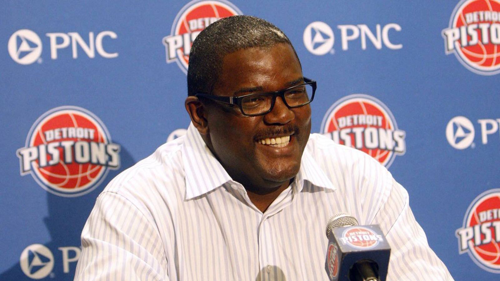 <strong>5. Platz (geteilt): Joe Dumars (2010) - 500.000 Dollar</strong><br>In seiner Zeit als "President of Basketball Operations" der Detroit Pistons wurde Dumars bestraft, weil er mehrere vertrauliche Memos der Liga an den heutigen "ESPN"-Insider Adrian Wojnarowski weitergegeben hatte. Die Liga führte über mehrere Monate eine verdeckte Operation durch und erwischte Dumars später dabei, wie er die Informationen preisgab.