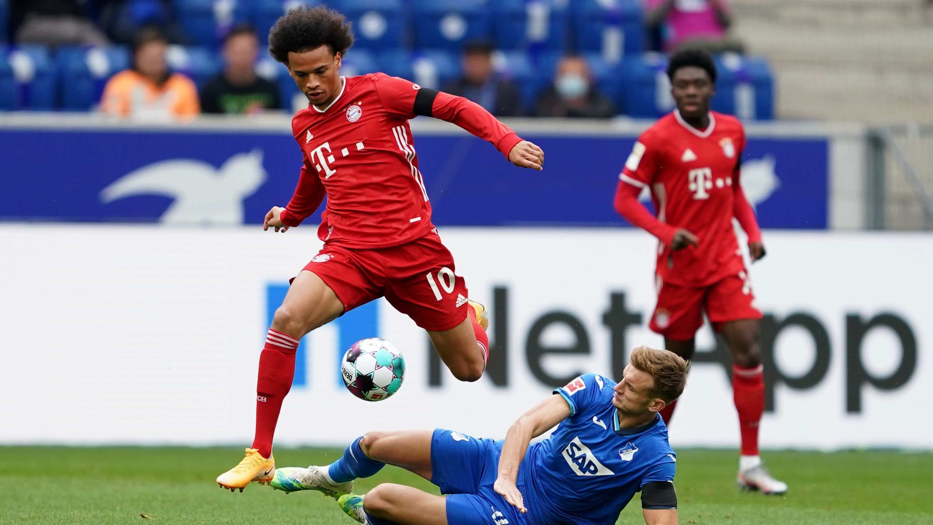 
                <strong>Leroy Sane</strong><br>
                In der 35. Minute hat er die bis dahin beste Bayern-Chance, setzt einen Kopfball aber knapp neben den Winkel. Vor dem 1:2 ist es ein eindrucksvolles Dribbling, das Bicakcic erst überwindet und dann verletzungsbedingt komplett aus dem Spiel nimmt. Sane ist der aktivste Münchner in der Offensive. In der 73. Minute muss er dann aber angeschlagen raus. ran.de-Note: 3
              