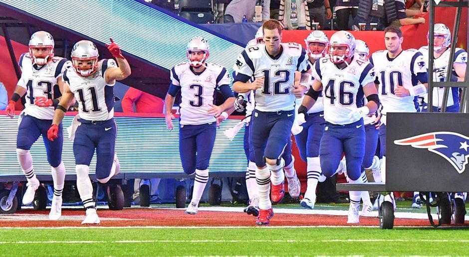 
                <strong>Fakt 5: Der Trikotfluch</strong><br>
                Ein Fakt, den viele schon einmal gehört haben, hier aber natürlich nicht fehlen darf: der Trikotfluch. In zwölf der letzten 13 Super Bowls - also seit New Englands Sieg 2005 gegen Philadelphia - gewann das Team in den weißen Jerseys. Im vergangenen Jahr durften sich die Falcons die Trikotfarbe aussuchen und wählten Rot. Das Ergebnis ist bekannt. Die Patriots wissen es mal wieder besser und entschieden sich im SBLII für Weiß. Sorry, Philly, der Sieger am Sonntag steht damit wohl fest.
              