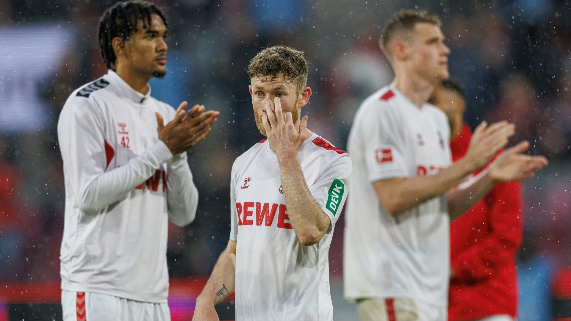 <strong>Kampf gegen den direkten Abstieg:</strong><br>Aktuell hat Union das um drei Tore bessere Torverhältnis und mehr erzielte Treffer. Demnach müssten die Kölner vier Tore auf die Eisernen aufholen. Ein 2:0-Sieg der Kölner gegen Heidenheim würde also nur reichen, wenn Union mindestens mit 2:0 gegen Freiburg verliert. Schlechte Aussichten für den Domstadt-Klub, jedoch hat es im Abstiegskampf schon verrücktere Dinge gegeben.