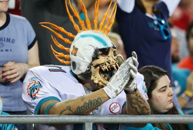 
                <strong>Crazy,loco, NFL!</strong><br>
                Dieser Anhänger der Miami Dolphins hatte im Fanshop wohl kein Delphin-Kostüm mehr ergattern können
              