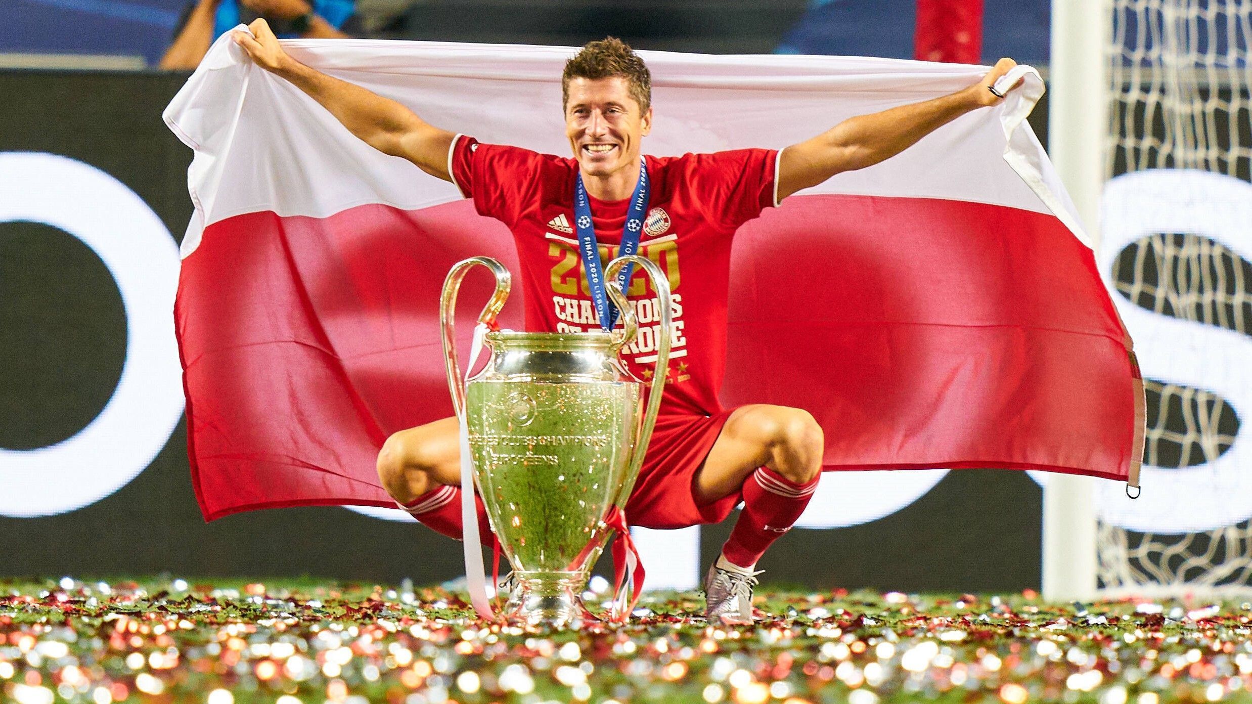 
                <strong>Europas Fußballer des Jahres: Robert Lewandowski</strong><br>
                Bayern-Stürmer Robert Lewandowski wurde erstmals zu Europas Fußballer des Jahres gewählt. Der polnische Angreifer war in der vergangenen Saison Torschützenkönig in der Champions League, der Bundesliga und dem DFB-Pokal. 55 Treffer erzielte er in 47 Pflichtspielen für die Münchner. Mit seinen Leistungen verhalf der 32-Jährige dem FC Bayern zum zweiten Triple nach 2013. Bei der Wahl zu Europas Fußballer des Jahres verwies er seinen Mitspieler und Kapitän Manuel Neuer auf Platz zwei. Kevin De Bruyne von Manchester City belegte den dritten Platz. Die weiteren Auszeichnungen im Überblick.
              