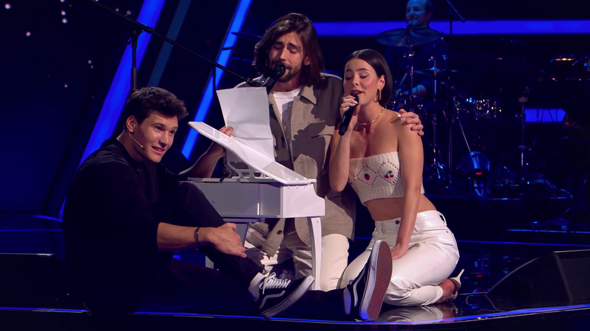 Lena und Alvaro singen bei "The Voice Kids" 2023 am Mini-Klavier