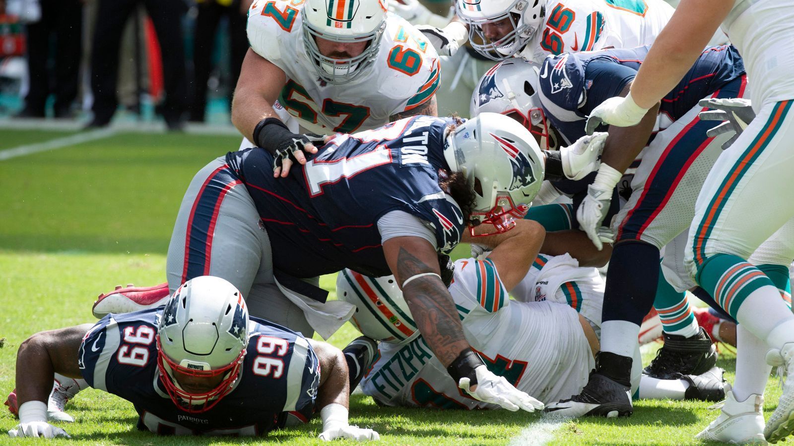 
                <strong>Defense: New England Patriots</strong><br>
                Nach der totalen Demontage der Miami Dolphins in der Vorwoche liegt vor den New England Patriots mit den New York Jets ein weiteres vielversprechendes Matchup, die nach den Ausfällen von Sam Darnold und Trevor Siemian mit ihrem unerfahren dritten Quarterback Luke Falk antreten müssen.
              