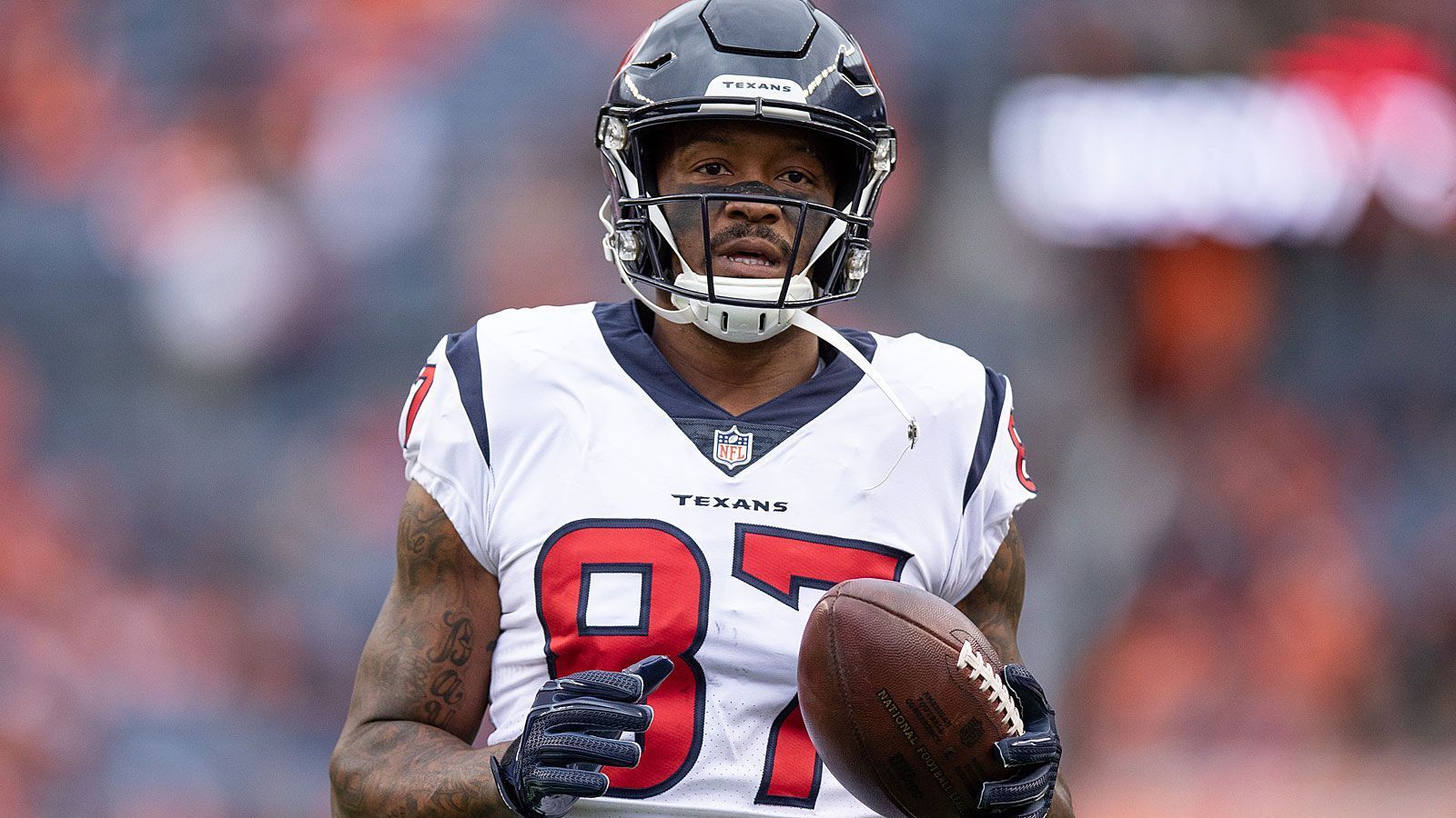 
                <strong>Demaryius Thomas</strong><br>
                Position: Wide ReceiverGeburtstag: 25. Dezember 1987NFL seit: 2010 (22. Draft-Pick)Bisherige Klubs: Denver Broncos, Houston TexansGehalt 2018: 4,5 Mio. DollarAm letzten Trade-Tag der Saison ging es für den Super-Bowl-Champion 2015 von Denver nach Houston. Glücklich wurde er dort jedoch nicht, nach insgesamt 15 Einsätzen für beide Klubs im Jahr 2018 kam Thomas gerade mal auf fünf Receiving Touchdowns.
              