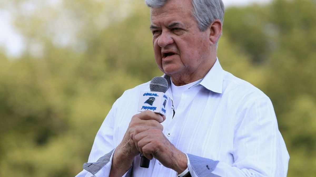 Jerry Richardson verkauft die Panthers