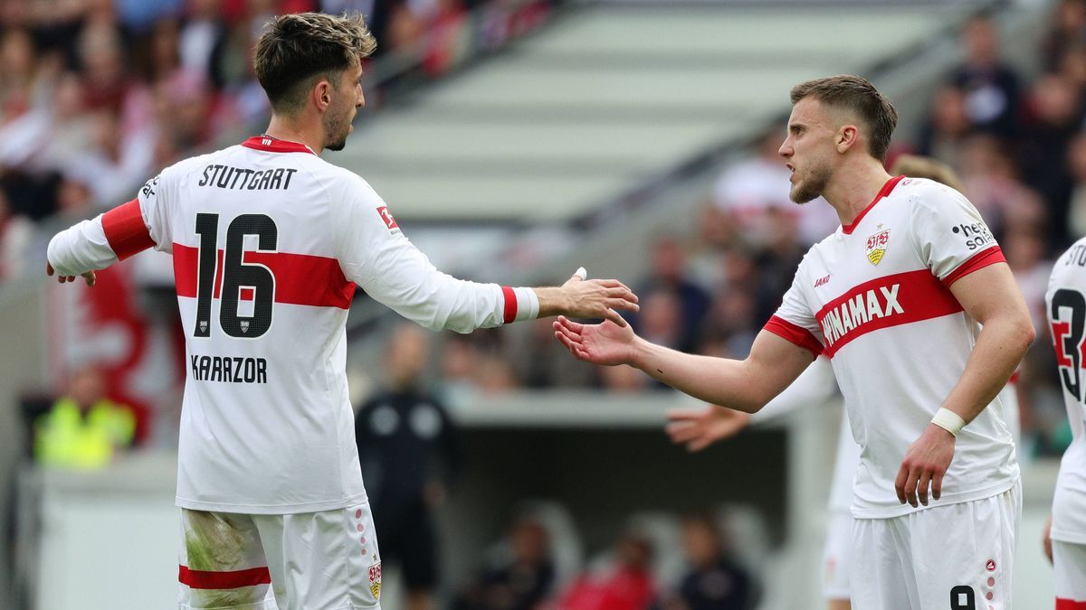 13.04.2025, Deutschland, Stuttgart, Fußball Bundesliga, Saison 2024 2025, VfB Stuttgart, vs. SV Werder Bremen, v.l. Atakan Karazor (VfB) Ermedin Demirovic (VfB) Gemäß den Vorgaben der DFL Deutsche ...