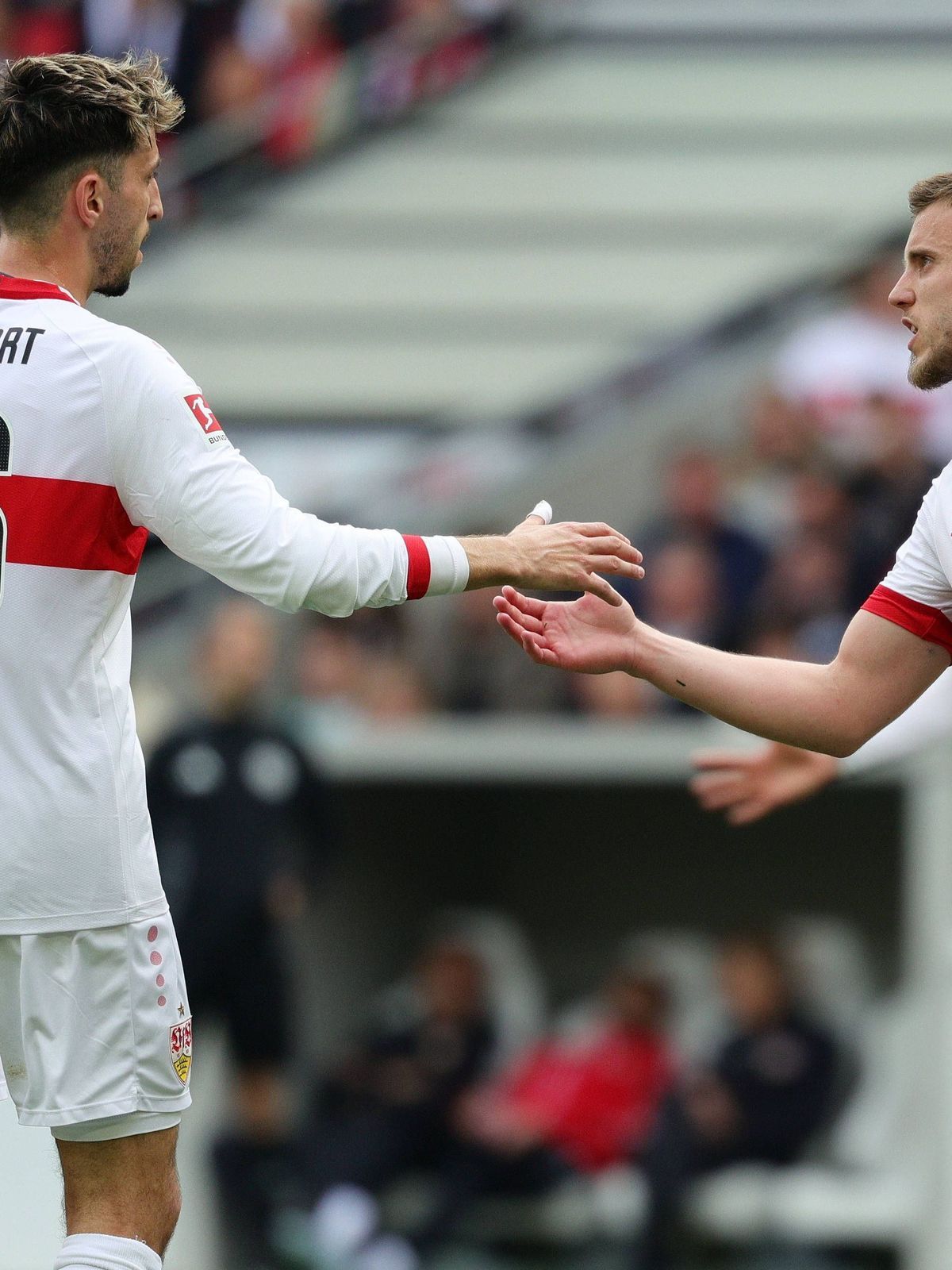 13.04.2025, Deutschland, Stuttgart, Fußball Bundesliga, Saison 2024 2025, VfB Stuttgart, vs. SV Werder Bremen, v.l. Atakan Karazor (VfB) Ermedin Demirovic (VfB) Gemäß den Vorgaben der DFL Deutsche ...