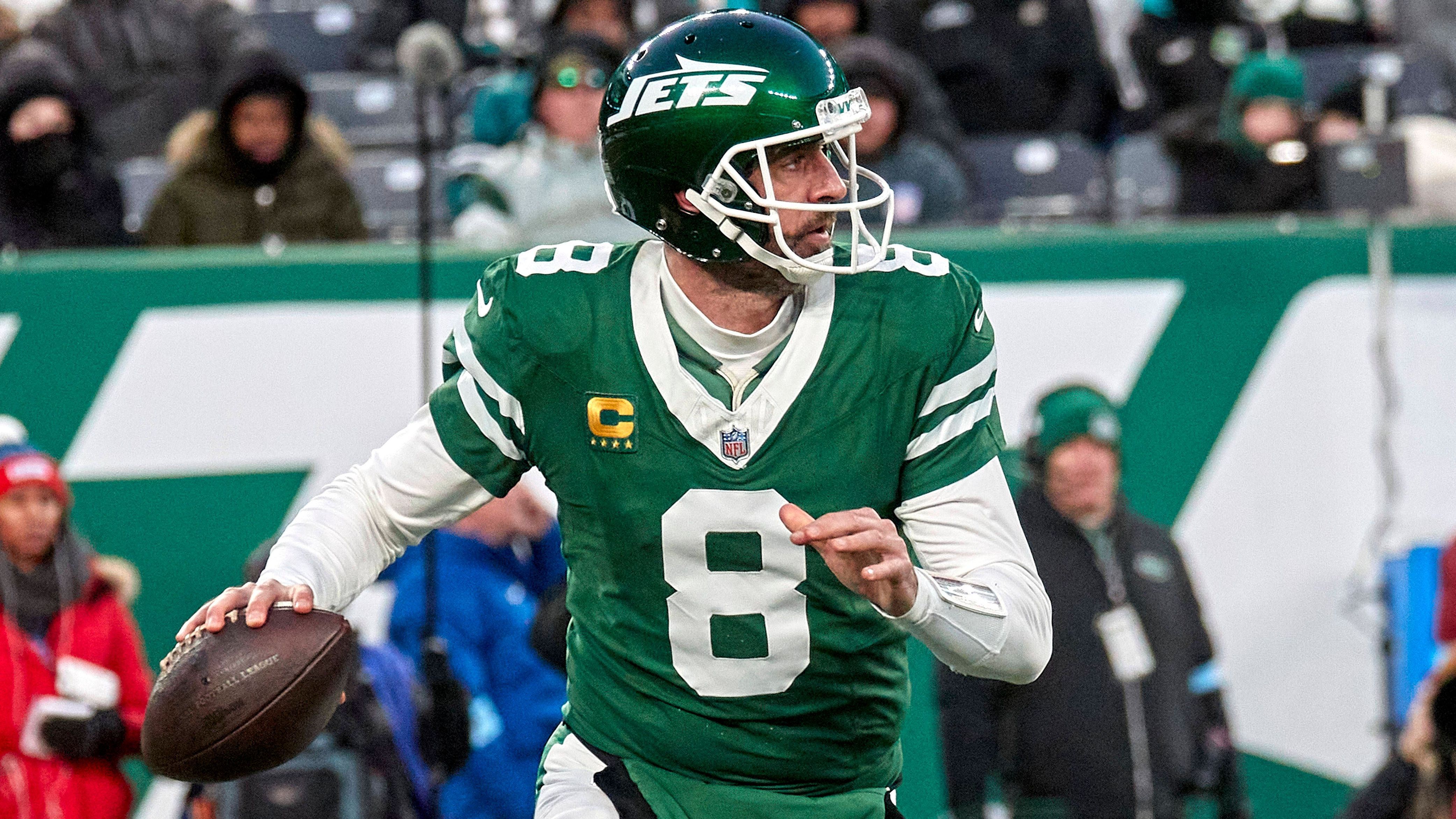 <strong>New York Jets</strong><br>- Größte Needs: Quarterback, Safety, Offensive Tackle<br>Auch der zweite New Yorker Klub braucht einen neuen Quarterback, Aaron Rodgers (im Bild) wurde entlassen. Allerdings scheint der Weg zum neuen Spielmacher bei den Jets reichlich komplizierter zu sein, zumal die "Gang Green" im Draft erst an Position sieben dran ist. Weitere Baustellen betreffen Safety und Offensive Tackle.