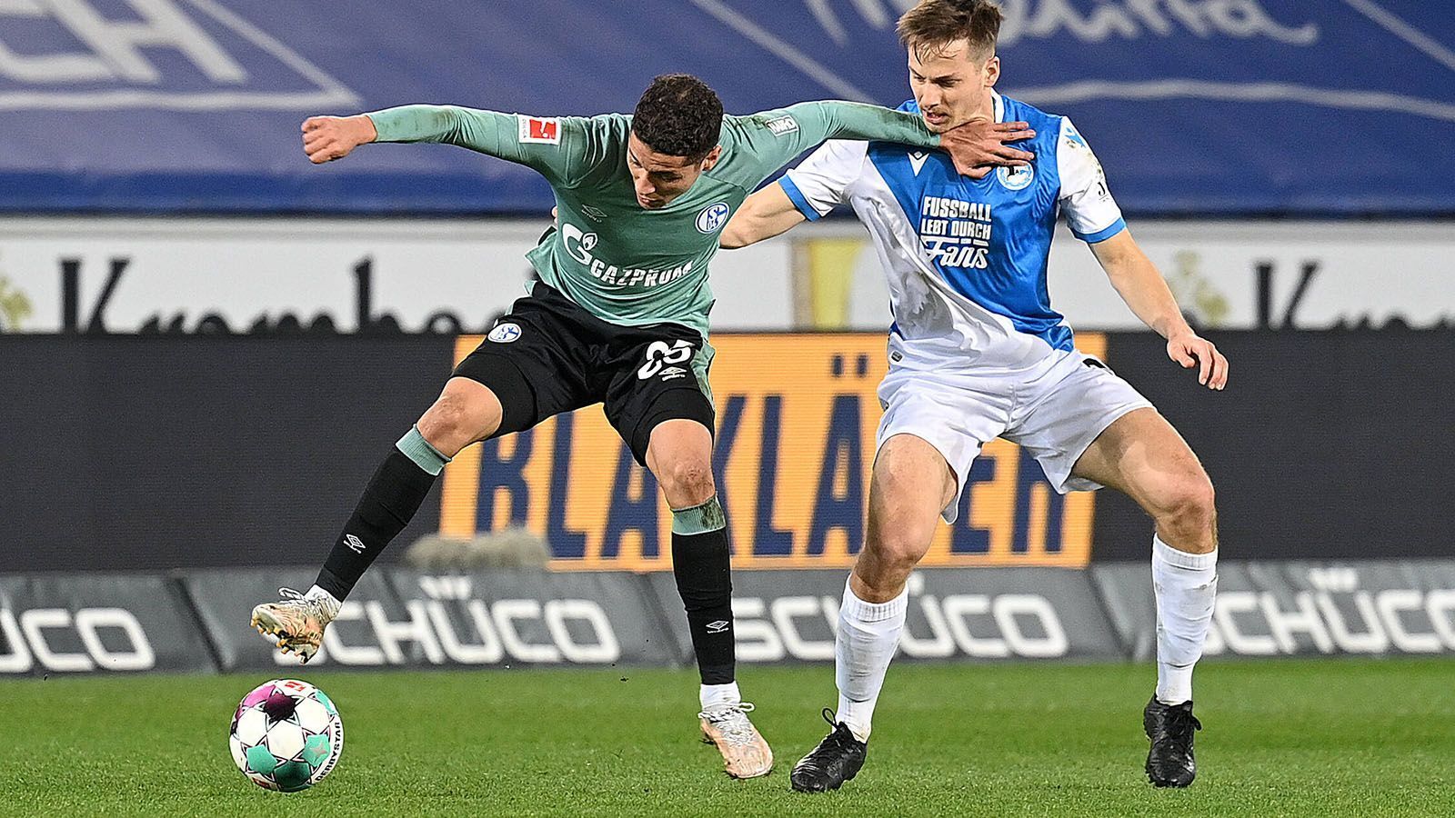 
                <strong>20. April 2021: Fix! Schalke 04 steigt ab</strong><br>
                Nach der 0:1-Niederlage bei Arminia Bielefeld ist es besiegelt: Die Schalker müssen runter. Die wohl logische Konsequenz nach einer derart desolaten Saison auf allen Ebenen. In der zweiten Liga muss nun ein kompletter Neuaufbau her. 
              