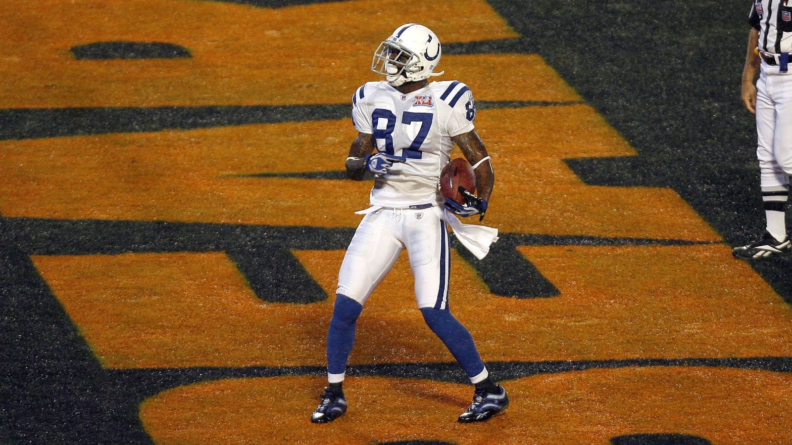 
                <strong>Reggie Wayne (Indianapolis Colts) - Wide Receiver</strong><br>
                Die Karriere des langjährigen Receivers von Peyton Manning wurde lange Zeit von Marvin Harrison, seinem Kollegen auf der Receiver-Position, überschattet. Waynes Statistiken sprechen hingegen eine deutliche Sprache: sieben Pro Bowl-Teilnahmen, Top-10-Platzierungen bei Receptions und Receiving Yards der NFL-Geschichte sowie der Gewinn von Super Bowl XLI. Der Wide Receiver ist Mitglied im Ring of Honor der Indianapolis Colts und hält den Rekord für die meisten Spiele und Siege der Franchise. Wayne war im vergangenen Jahr das erste Mal aufnahmeberechtigt und hat gute Chancen, im nächsten Jahr mit seinem alten Teamkollege Manning in die Hall of Fame aufgenommen zu werden.
              