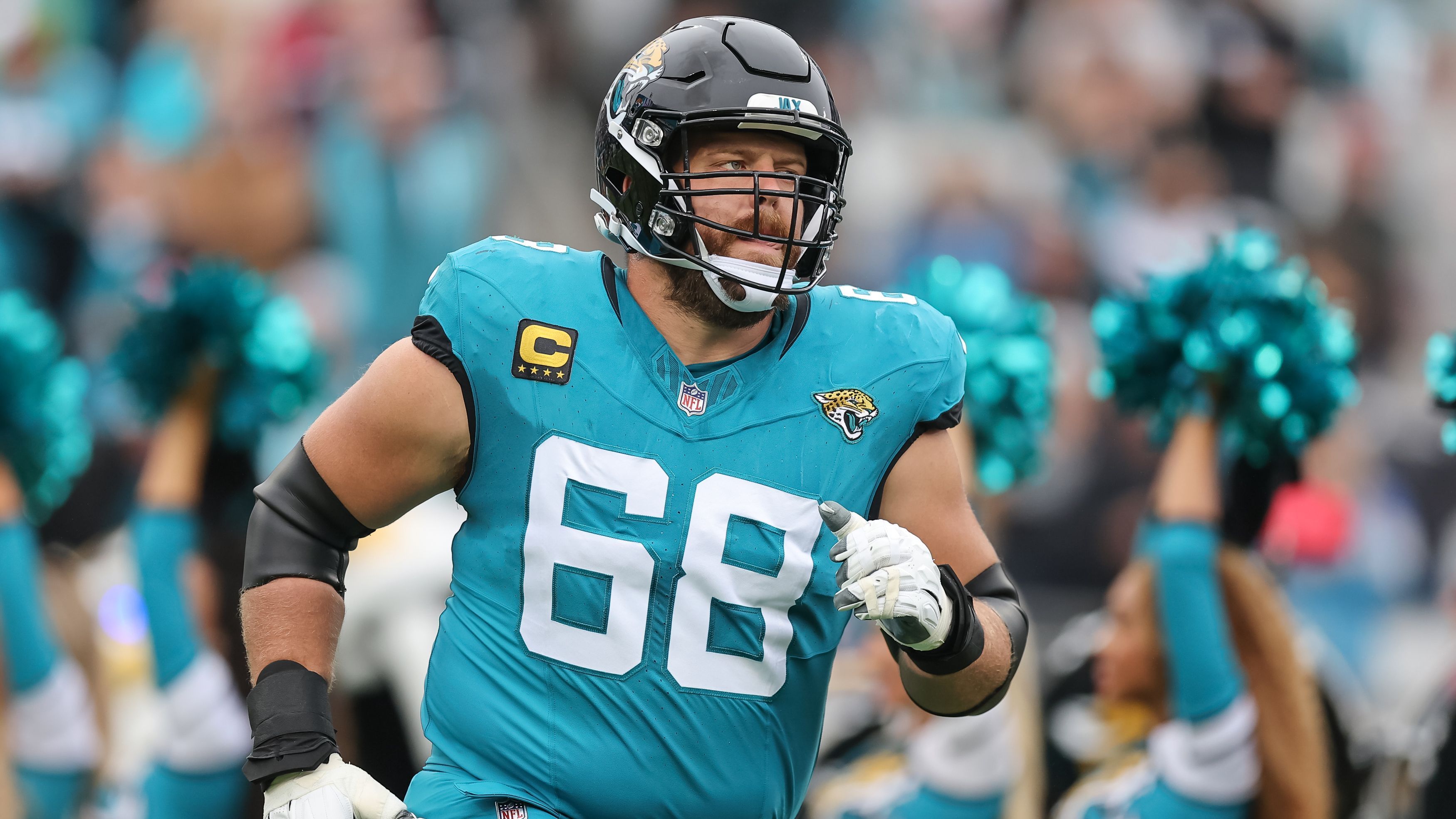 <strong>Guard: Brandon Scherff</strong><br>Als langjähriger Starter bei den Washington Commanders, zählte Brandon Scherff einst zu den besten Spielern seines Fachs. Doch bei den Jacksonville Jaguars konnte er in den letzten drei Spielzeiten nicht mehr an dieses Top-Niveau anknüpfen. Der 33-Jährige ist ein solider Pass-Blocker, mittlerweile machen sich aber athletische und altersbedingte Defizite bemerkbar.