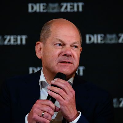 Bundeskanzler Olaf Scholz spricht bei der "Langen Nacht der Zeit".