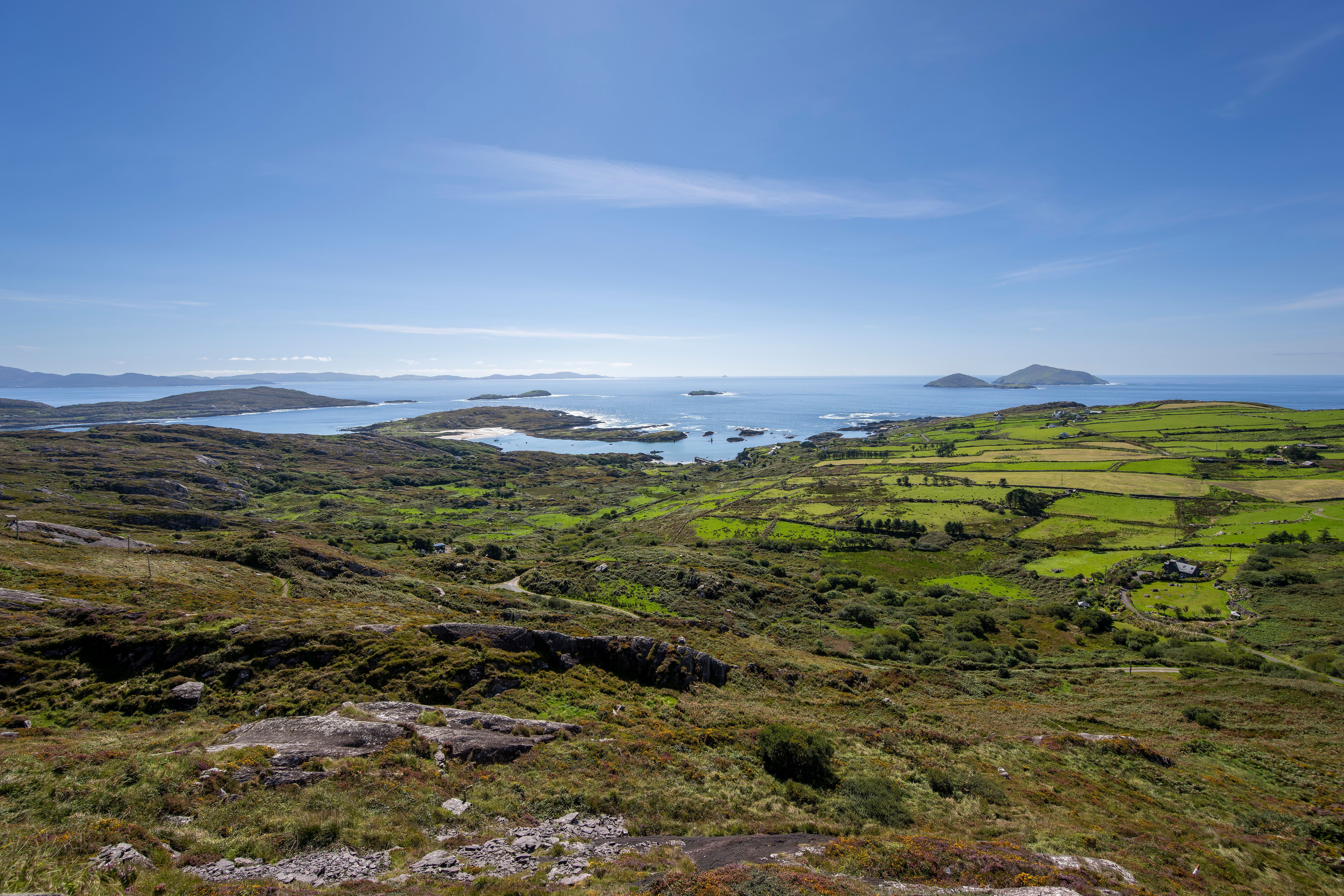 Der Kerryweg in Irland führt in vielen Abschnitten direkt am Atlantik entlang.