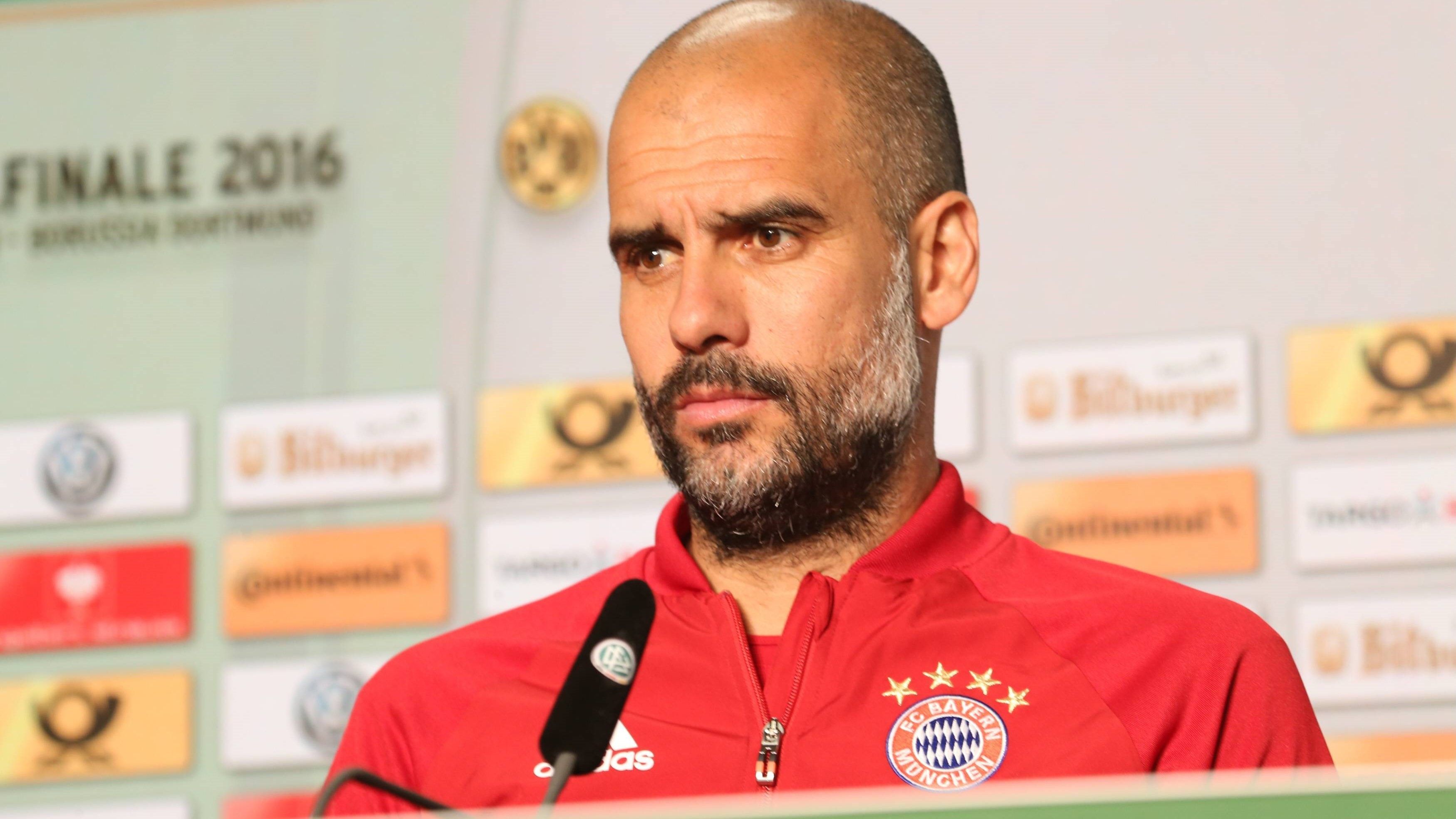 
                <strong>Saison 2015/2016 - Titel Nummer vier</strong><br>
                Klar, die Bayern waren nach dieser Spielzeit um eine Meisterschaft und einen DFB-Pokal reicher, aber auch um einen Trainer ärmer. Im Dezember bestätigten sich Gerüchte, die schon lange geschwelt hatten: Guardiola verlässt München. Ein Schock!
              