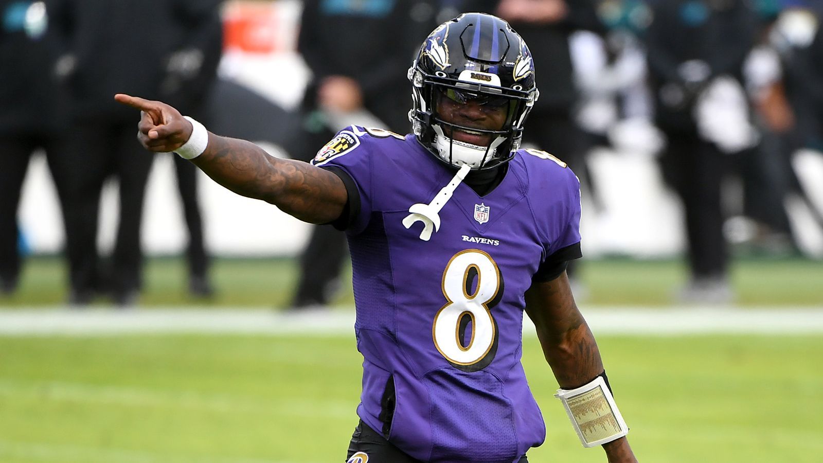 <strong>Die Top 10 aus 2020</strong><br>1. Lamar Jackson (Baltimore Ravens)<br>2. Russell Wilson (Seattle Seahawks)<br>3. Aaron Donald (Los Angeles Rams)<br>4. Patrick Mahomes (Kansas City Chiefs)<br>5. Michael Thomas (New Orleans Saints)<br>6. Christian McCaffrey (Carolina Panthers)<br>7. George Kittle (San Francisco 49ers)<br>8. DeAndre Hopkins (Texans/Cardinals)<br>9. Stephon Gilmore (New England Patriots)<br>10. Derrick Henry (Tennessee Titans)