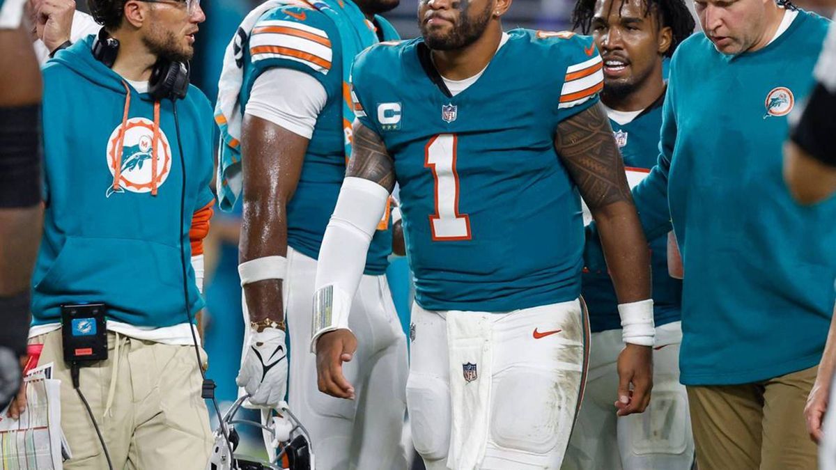 SPORTS-FBN-DOLPHINS-TAGOVAILOA-MI Miami Dolphins quarterback Tua Tagovailoa (1) is assisted off the field in the third quarter after an injury during the game against the Buffalo Bills at Hard Rock...