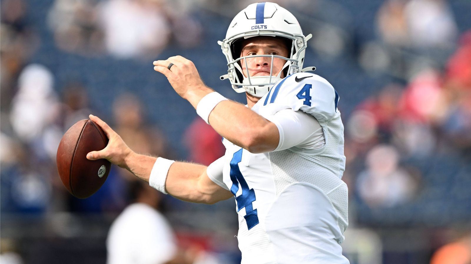 
                <strong>Verlierer: Sam Ehlinger (Indianapolis Colts)</strong><br>
                Im Gegensatz zu dem anderen Quarterback bei den Verlierern kann einem Sam Ehlinger von den Indianapolis Colts einfach nur Leid tun. Der Rookie übernahm den Job von Matt Ryan in einer dysfunktionalen Offense, kurz darauf wurden Offensive Coordinator Marcus Brady und Head Coach Frank Reich gefeuert. Hinzu kommt eine Offensive Line, die nicht blocken kann (neun erlaubte Sacks gegen New England) sowie die Verletzung von Jonathan Taylor. Ehlinger wurde gänzlich alleine gelassen und die 3:26-Pleite bei den New England Patriots war am allerwenigsten seine Schuld. Ob es mit dem Interimscoach Jeff Saturday, der noch nie professioneller Head Coach war, besser läuft? Berechtigte Zweifel bleiben.
              