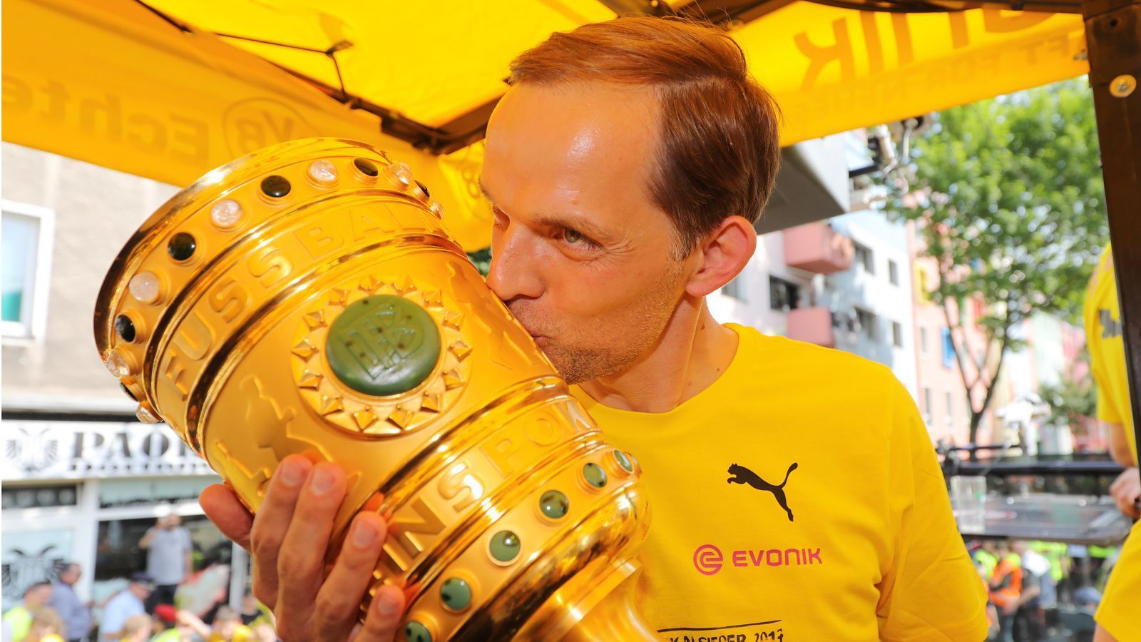 <strong>Platz 2. Thomas Tuchel: 2,12 Punkte pro Spiel</strong><br>
                <strong>Amtszeit beim BVB</strong>: 01.07.2015 - 30.05.2017 <br><strong>Spiele als BVB-Trainer:</strong>&nbsp;107 (69 Siege, 20 Unentschieden, 18 Niederlagen)<br><strong>Erfolge mit dem BVB:</strong>&nbsp;1x Deutscher Pokalsieger (2017)
