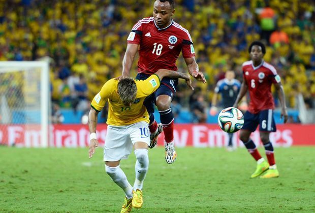 
                <strong>Der tragische Zweikampf</strong><br>
                Das war zuvor passiert: In der 88. Spielminute im Viertelfinale gegen Kolumbien kommt es zum Zweikampf zwischen Neymar und Kolumbiens Juan Zuniga, der dem Brasilianer mit dem Knie in den Rücken fährt.
              