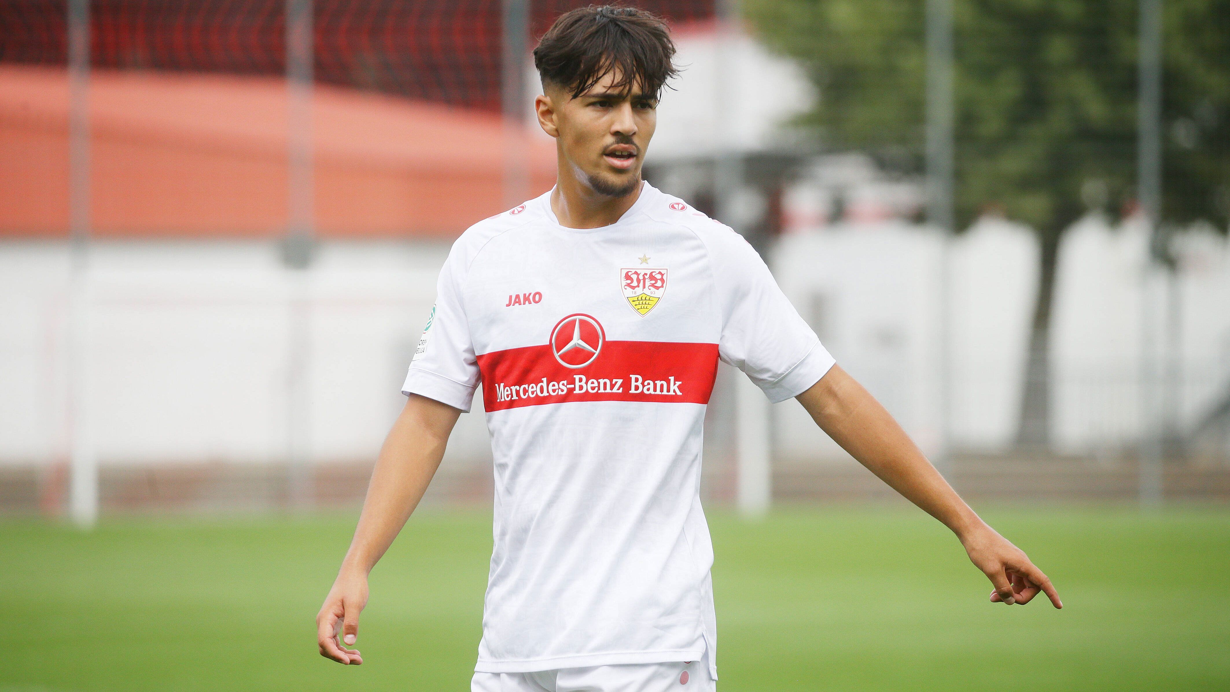 
                <strong>1. VfB Stuttgart</strong><br>
                Durchschnittsalter des Kaders: 22,8 JahreJüngster Spieler im Kader: Laurin Ullrich (17 Jahre, sieben Monate und 18 Tage)Ältester Spieler im Kader: Wataru Endo (29 Jahre, sieben Monate und neun Tage)
              