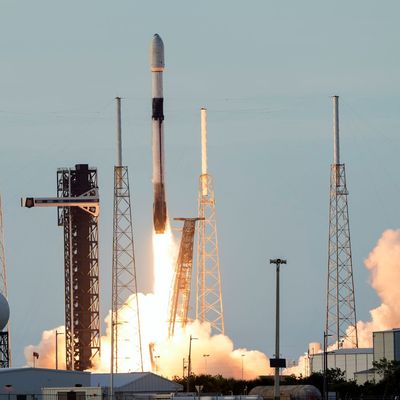 SpaceX Rakete bringt türkischen Satelliten ins All