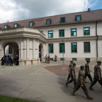 Auf US-Militärstützpunkten in Europa herrscht Berichten zufolge erhöhte Alarmbereitschaft wegen Terrorgefahr.