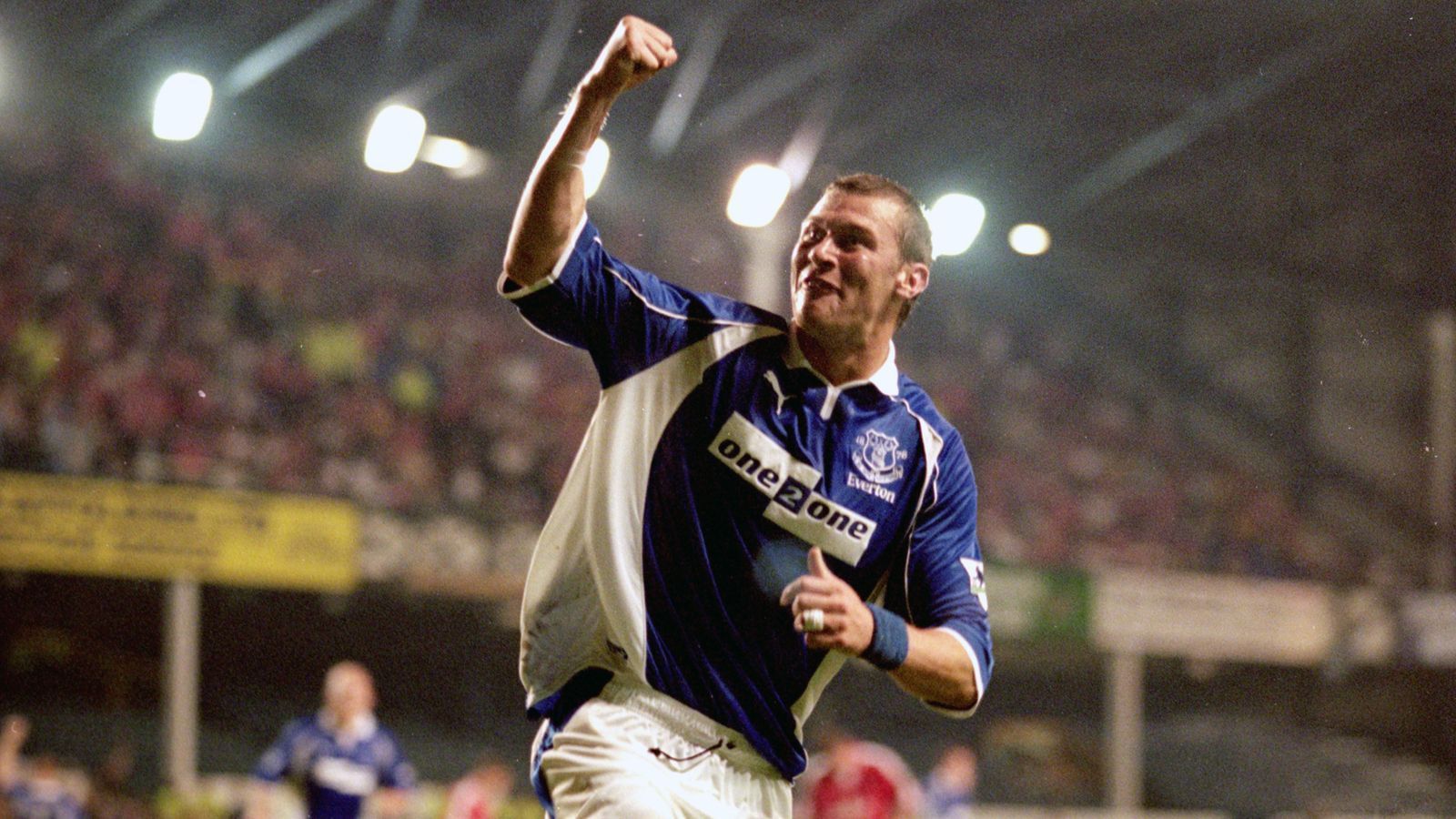 
                <strong>Platz 30 - Duncan Ferguson (FC Everton)</strong><br>
                &#x2022; Ablösesumme: 104 Millionen Euro<br>&#x2022; Wechsel von den Glasgow Rangers zum FC Everton (1994)<br>
              