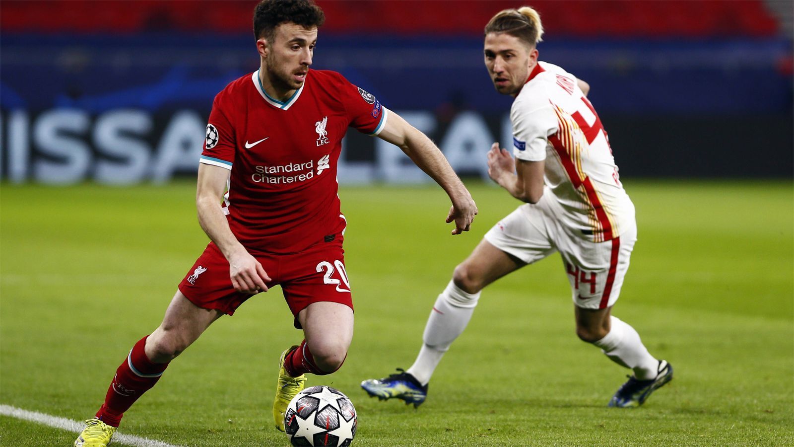 
                <strong>Kevin Kampl</strong><br>
                Er ist sehr fleißig und bemüht, RB gegen die Liverpooler Angriffe abzusichern. Generell solide, ihm unterläuft aber auch der eine oder andere Fehler. Macht nach der ersten Halbzeit Sörloth Platz. ran-Note: 3
              