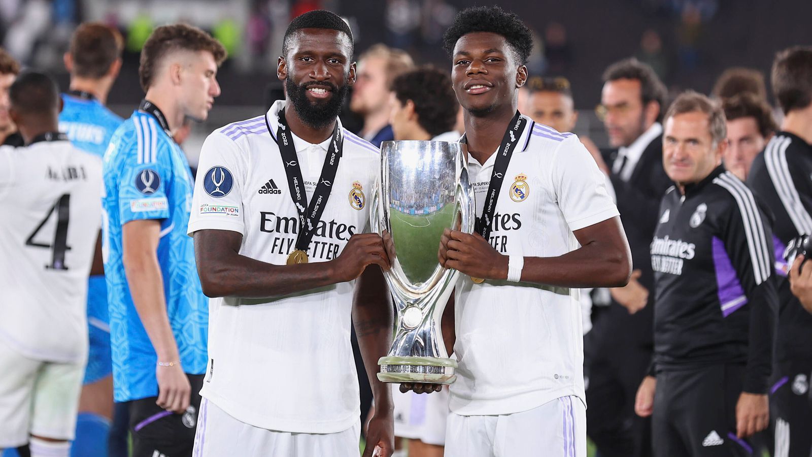 
                <strong>Der amtierende Meister: Real Madrid</strong><br>
                Wichtige Zugänge: Aurelien Tchouameni (80 Millionen Euro/AS Monaco), Antonio Rüdiger (ablösefrei/FC Chelsea)Wichtige Abgänge: Borja Mayoral (10 Millionen Euro/FC Getafe), Takefusa Kubo (6,5 Millionen Euro/Real Sociedad), Luka Jovic (ablösefrei/AC Florenz), Isco (ablösefrei/FC Sevilla), Gareth Bale (ablösefrei/Los Angeles FC), Marcelo (vereinslos)
              