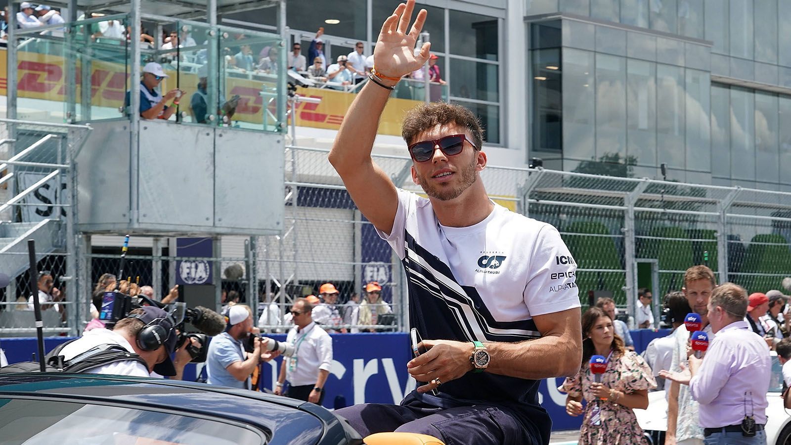 
                <strong>Pierre Gasly (Alpha Tauri)</strong><br>
                Lediglich einen achten und einen neunten Platz hat der Franzose vorzuweisen. Ein weiteres Mal konnte er bisher nicht in die Punkte fahren. In Miami schied er nach einer Kollision mit Lando Norris aus, hätte aber auch dort vermutlich nicht unter den Top-10 gestanden. Nach einer starken Saison im vergangenen Jahr, ist der 26-Jährige noch auf der Suche nach seiner Form. ran-Note nach fünf Rennen: 
              