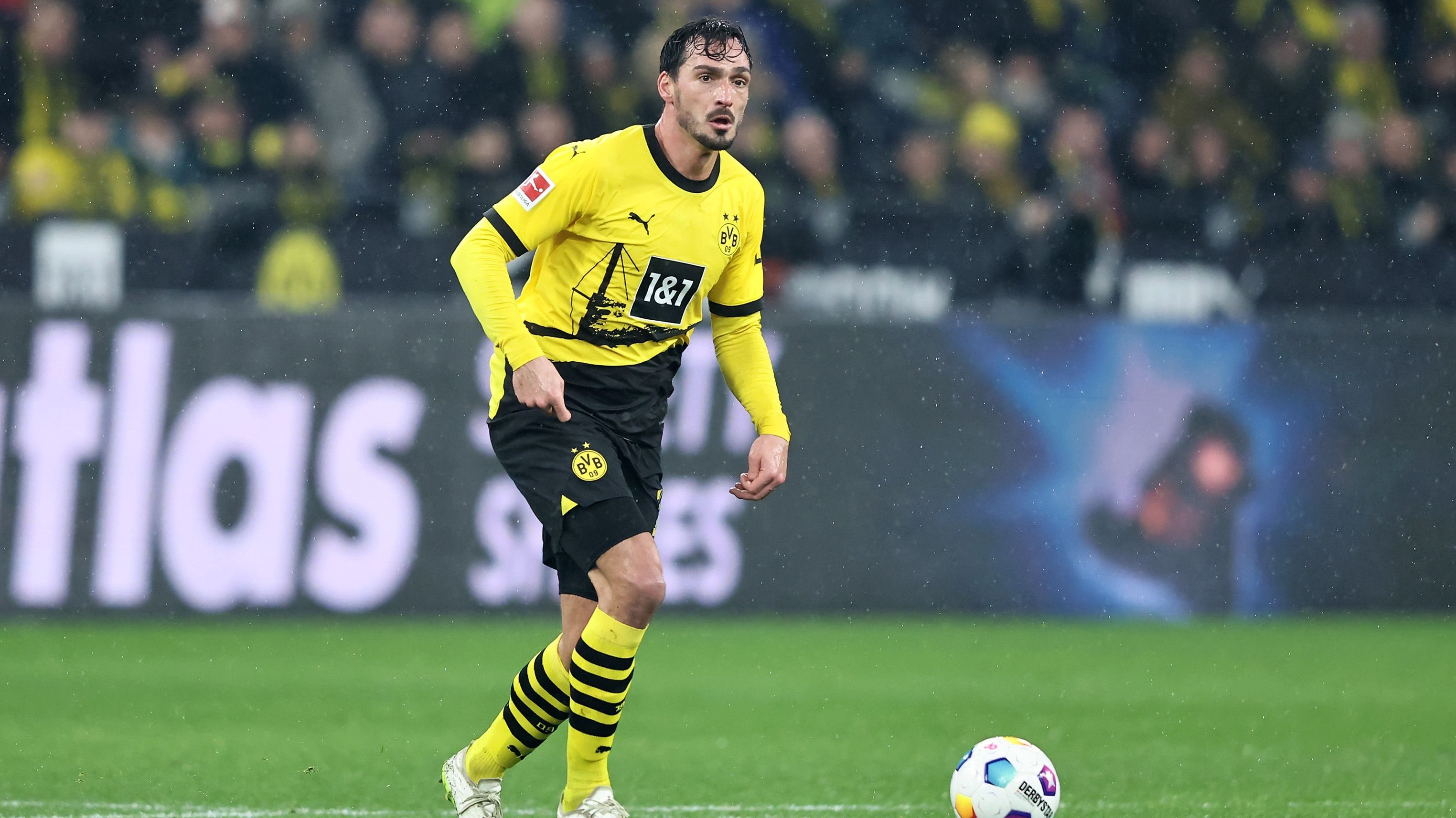 <strong>Mats Hummels (Innenverteidigung) - nicht dabei</strong><br>Dass es für Mats Hummels nicht reicht, dürfte ihn selbst nicht all zu sehr überraschen. Auch beim BVB war er zuletzt keine Stammkraft mehr. In der Spieleröffnung ist der 35-Jährige zwar immer noch bärenstark. Doch er ist einfach nicht mehr der Schnellste. Laut "Bild" muss Hummels zuhause bleiben.