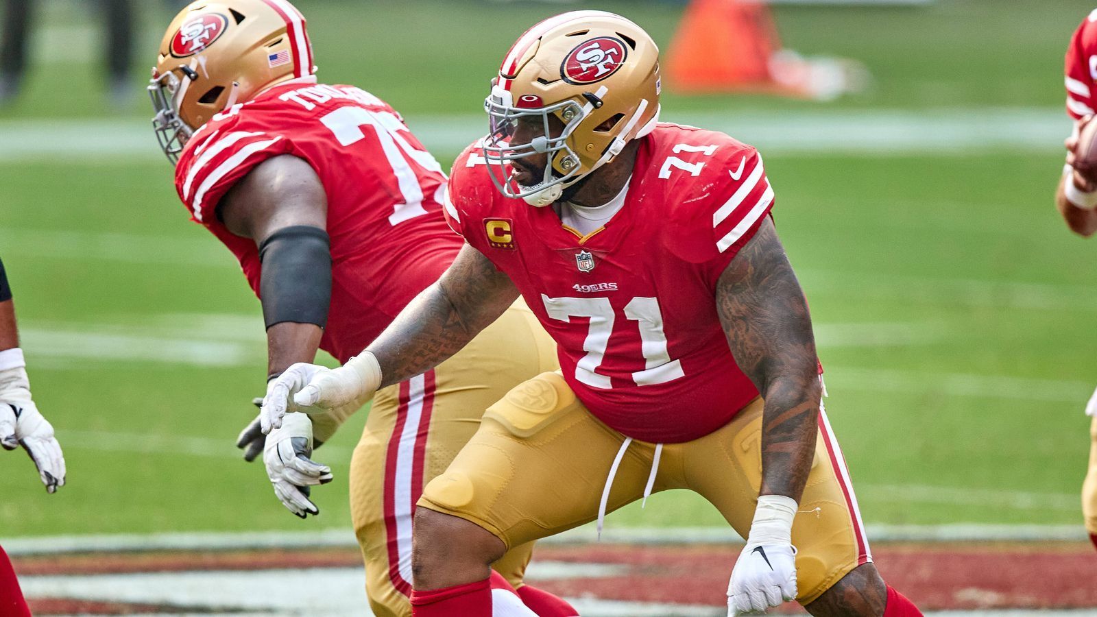 
                <strong>Offense: Tackles</strong><br>
                Trent Williams, San Francisco 49ers (im Bild) - David Bakhtiari, Green Bay Packers - Terron Armstead, New Orleans Saints
              