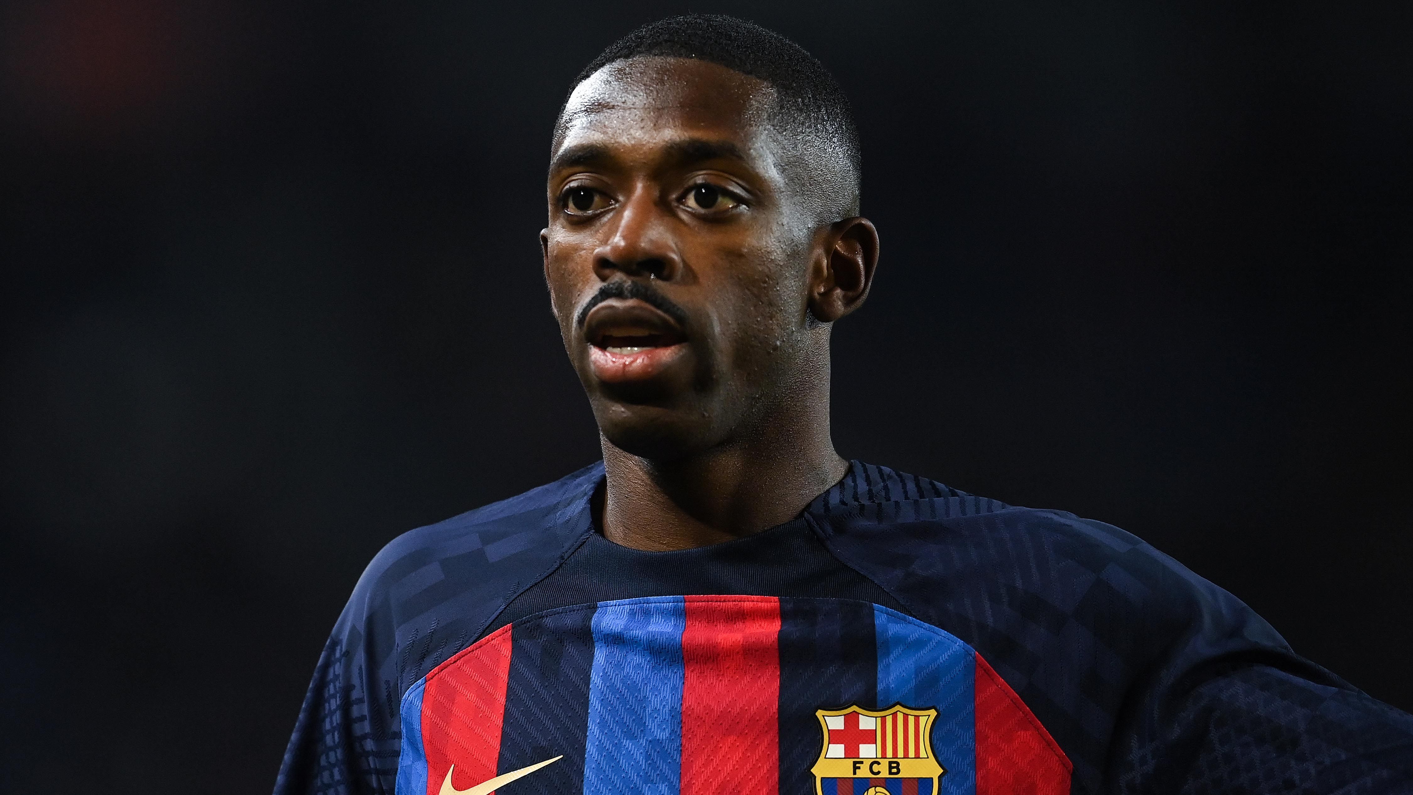 
                <strong>Ousmane Dembele</strong><br>
                Ousmane Dembele spielt seit 2017 beim FC Barcelona, konnte die hohen Erwartungen aber lange nicht erfüllen, was auch an seinem unfassbaren Verletzungspech lag. Nun ist Dembele aber seit längerer Zeit gesund und in dieser Spielzeit ein absoluter Leistungsträger. Zwar wurde schon mehrfach sehr deutlich über einen Abgang des Franzosen spekuliert, allerdings stehen die Zeichen nun tendenziell eher auf Vertragsverlängerung. Sein Arbeitspapier läuft im Sommer aus.
              