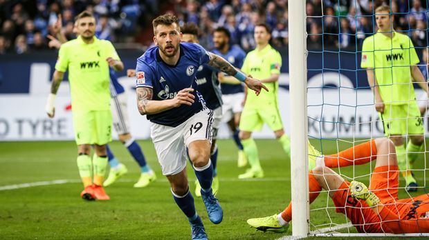 
                <strong>Top - Guido Burgstaller (FC Schalke 04)</strong><br>
                Top - Guido Burgstaller (FC Schalke 04): Der Österreicher war ein richtiger Glücksgriff für die Knappen - sportlich und finanziell. Burgstaller kam für kolportierte 1,5 Millionen Euro vom Zweitligisten Nürnberg und entpuppte sich in den ersten Spielen als Schnäppchen. In acht Bundesliga-Spielen traf der 27-Jährige schon vier Mal für seinen neuen Klub, in der Europa League in zwei Begegnungen zwei Mal. So kann es aus Sicht der Schalker wohl gerne weiterlaufen.
              