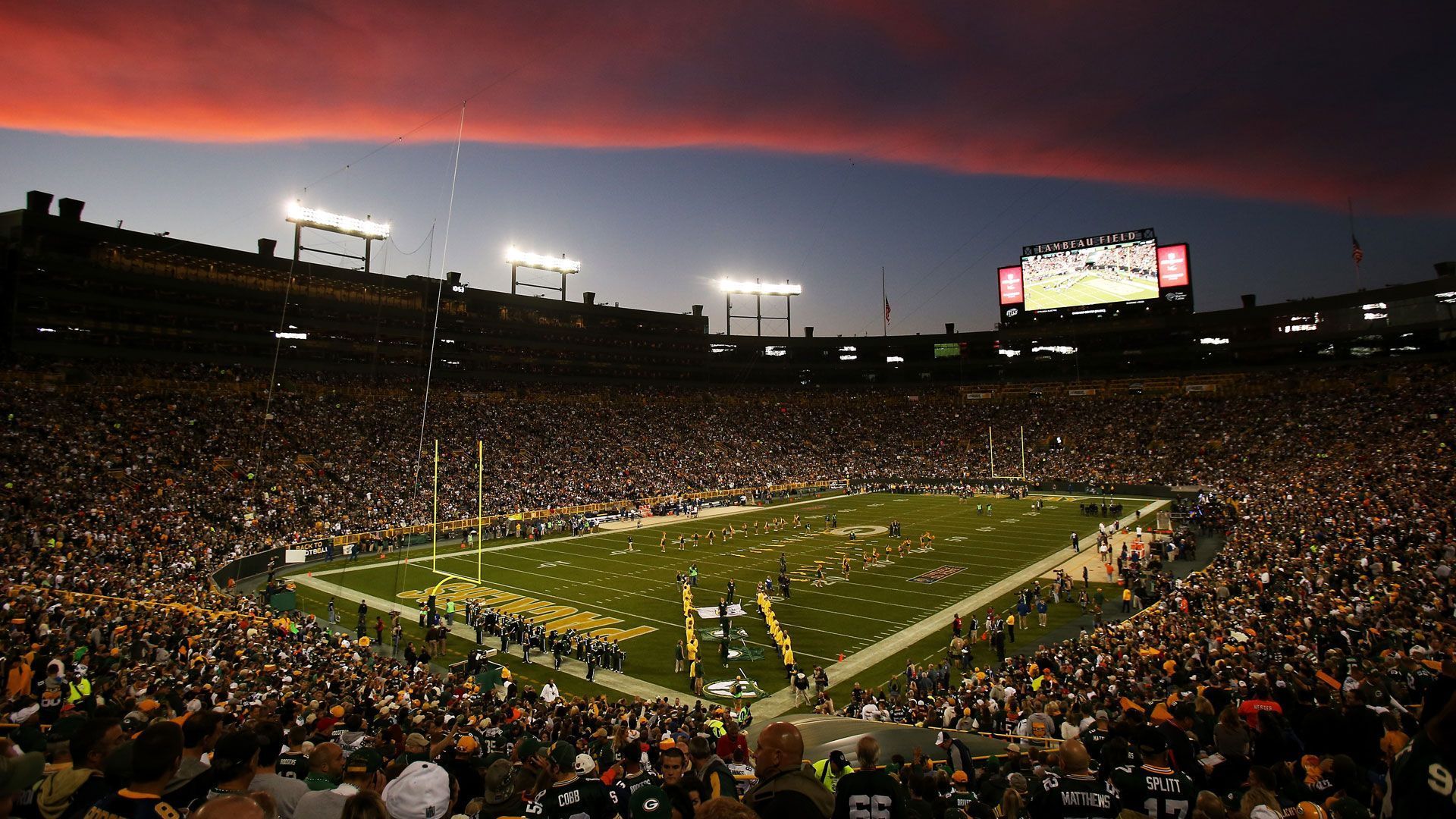 
                <strong>Platz 18 (geteilt): Green Bay Packers</strong><br>
                &#x2022; Stadion: Lambeau Field<br>&#x2022; Preis für ein kleines Bier: 9,50 Dollar <br>
              