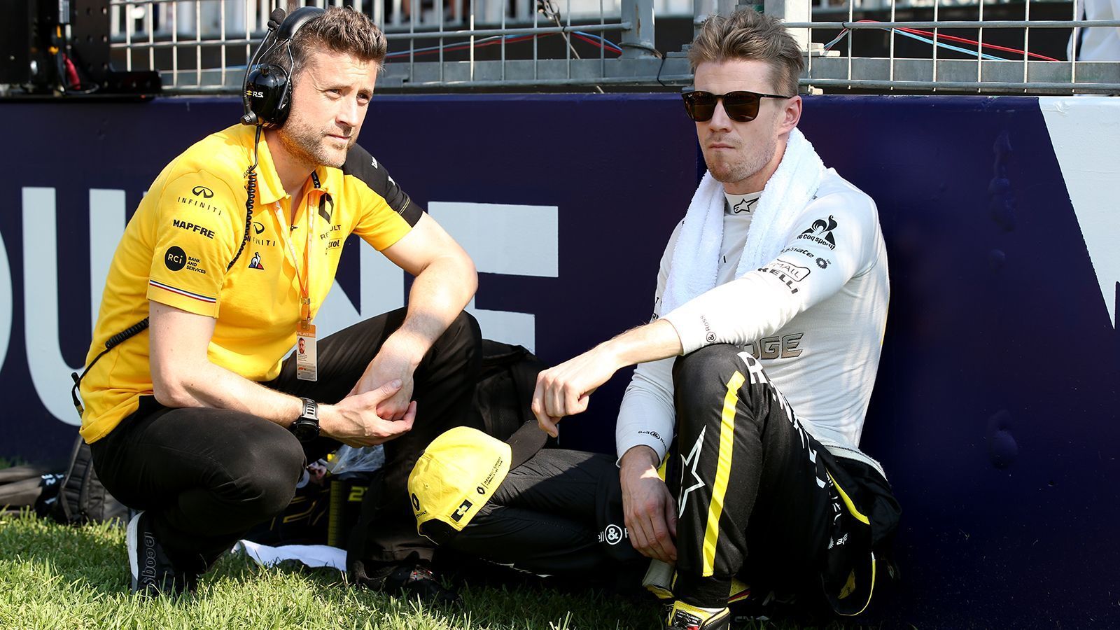 
                <strong>Nico Hülkenberg hat mit Renault noch viel Arbeit vor sich!</strong><br>
                Immerhin: Seinen neuen prominenten Teamkollegen Daniel Ricciardo hatte der Emmericher in Melbourne im Griff. Minimal schneller im Qualifying war Hülkenberg, und im Rennen holte er mit Rang sieben nahezu das Maximum heraus - während der siebenmalige Grand-Prix-Sieger Ricciardo schon beim Start seinen Frontflügel und damit auch sein Rennen ruinierte...
              