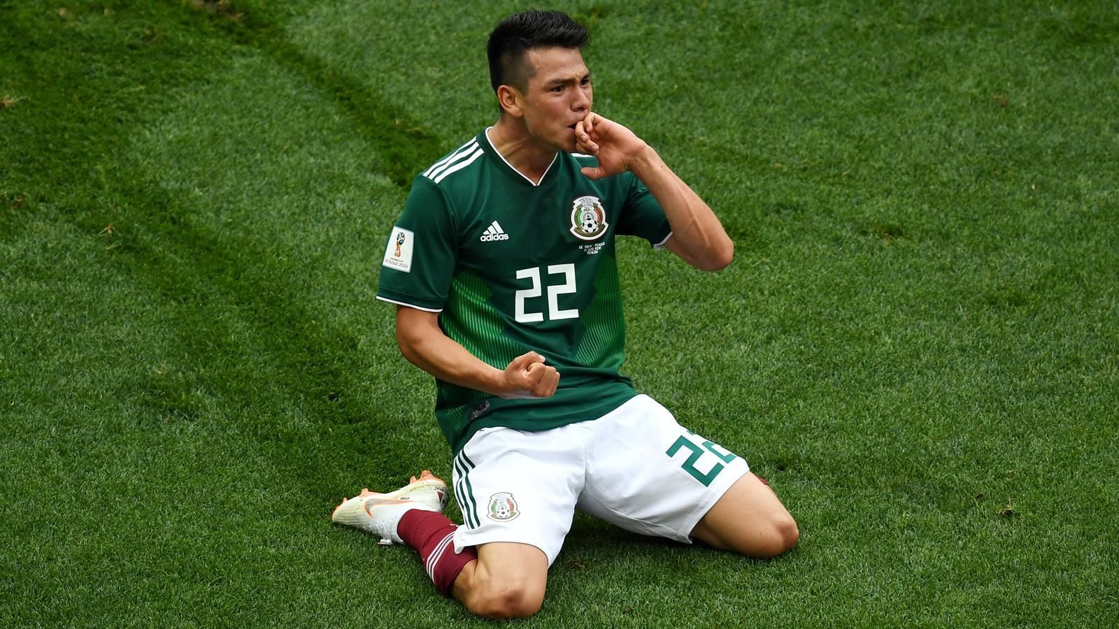 
                <strong>Hirving Lozano</strong><br>
                Mexikos Sieg-Torschütze Hirving Lozano beim WM-Auftaktspiel gegen das DFB-Team hat einen ganz besonderen Spitznamen: "Chucky" - bekannt als die Mörderpuppe aus der Horrorfilm-Reihe. Bereits in der Jugend bereitete der Außenstürmer seinen Mitspielern Angst und Schrecken. "Als ich elf war, nach Pachuca kam und im Internat mit anderen Spielern zusammenwohnte, habe ich mich unterm Bett und unter den Sitzen im Bus versteckt und die anderen Kinder erschreckt. Zwei Teamkollegen haben mich gefragt, ob ich einverstanden wäre, Chucky genannt zu werden. Ich habe sofort ja gesagt", erklärt der 22-Jährige seinen ungewöhnlichen Spitznamen.
              