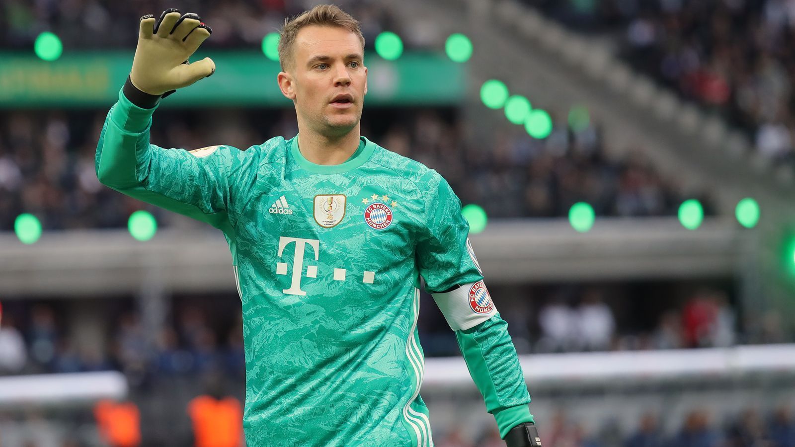 
                <strong>FC Bayern München (Bundesliga/Deutschland)</strong><br>
                Ältester Spieler im Kader: Manuel Neuer (33 Jahre)Position: Torwart
              