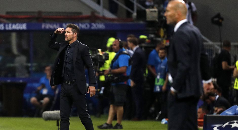 
                <strong>Diego Simeone beim Champions-League-Finale</strong><br>
                Aber so läuft es die meiste Zeit ab: Simeone flucht, gestikuliert, wütet. Real-Coach Zinedine Zidane macht einen auf lässig, locker. Hände in den hinteren Hosentaschen und entspanntes Zusehen.
              