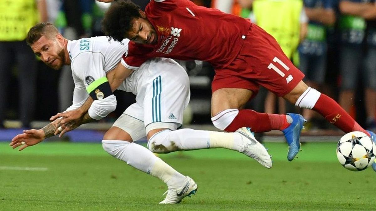 Ramos (l.) im "Ringkampf" mit Salah