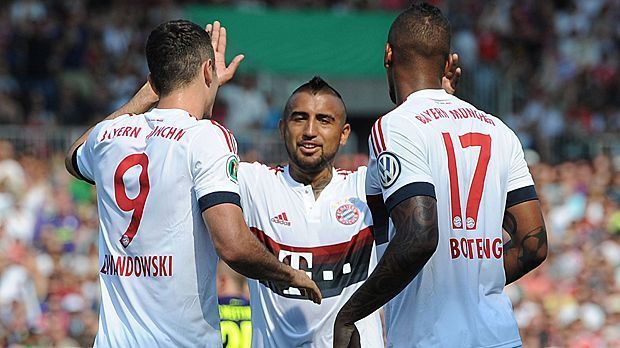 
                <strong>Auf Rekordjagd: FC Bayern München</strong><br>
                Dass Bayern München mit der vierten Meisterschaft nacheinander einen neuen Bundesligarekord aufstellen könnte, ist bekannt. Doch der Titelverteidiger steht auch kurz vor der magischen Marke von 1.000 Siegen in der höchsten deutschen Spielklasse. Noch fehlen zehn Dreier - klingt machbar ...
              