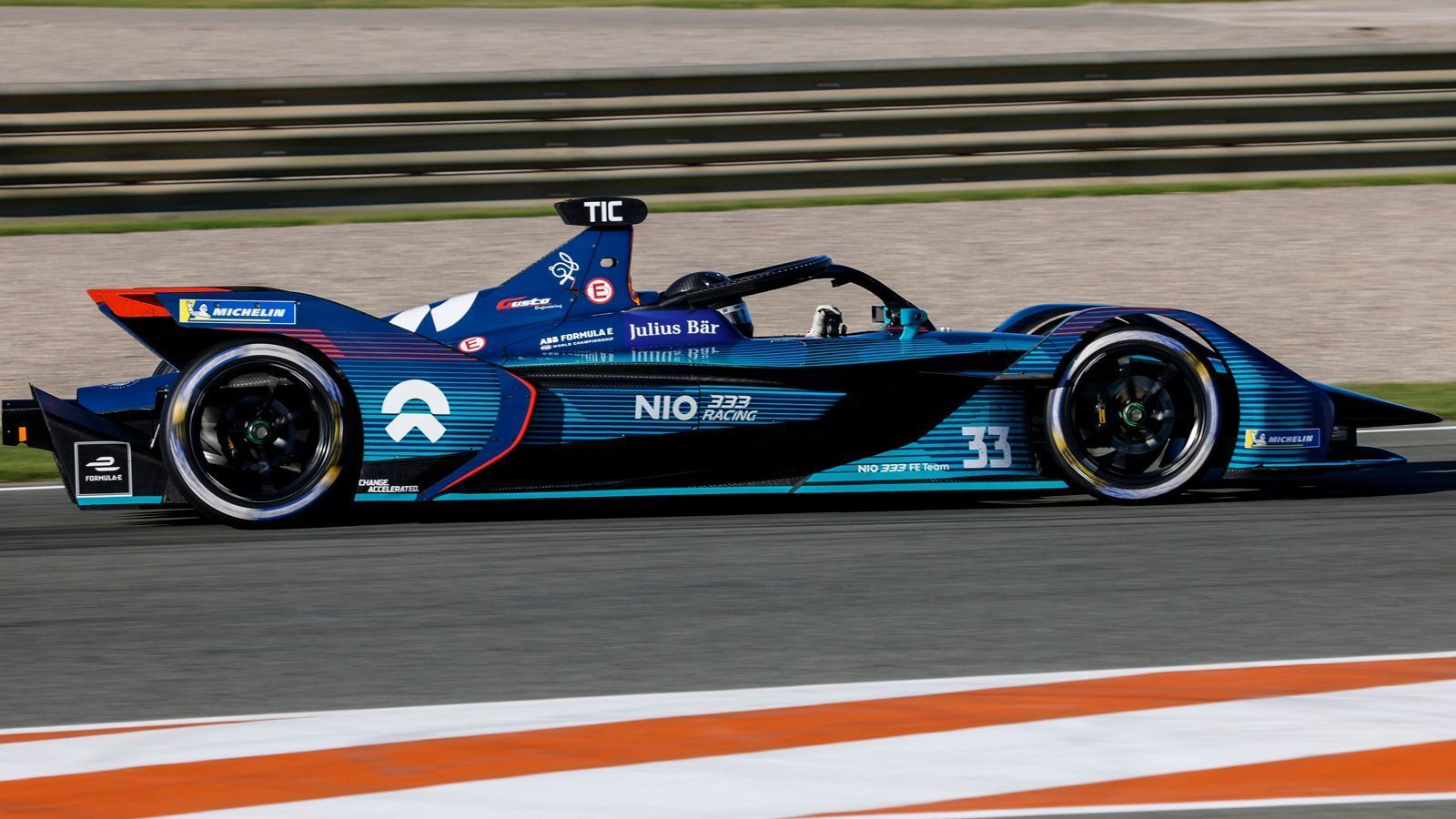 
                <strong>NIO 333 Formula E Team</strong><br>
                &#x2022; Fahrer: Daniel Ticktum und Oliver Turvey - <br>&#x2022; Antrieb: NIO 333 001<br>
              