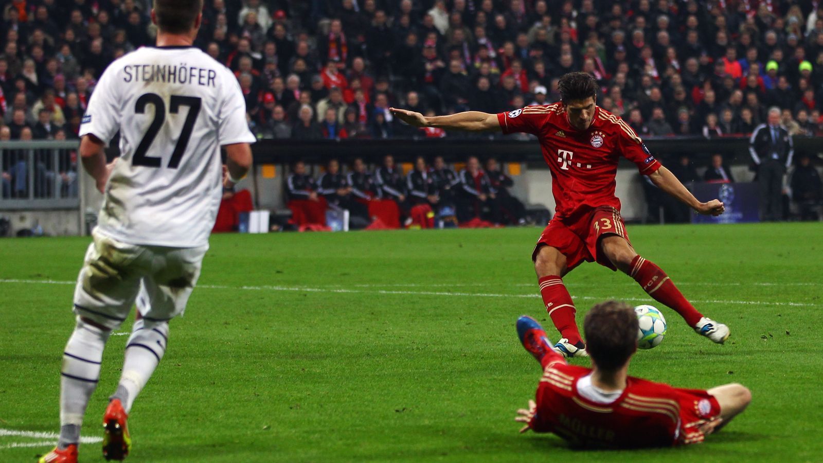 
                <strong>Mario Gomez (FC Bayern München)</strong><br>
                Vier Tore gegen den FC Basel (13. März 2012)Endergebnis: 7:0 für den FC Bayern München
              