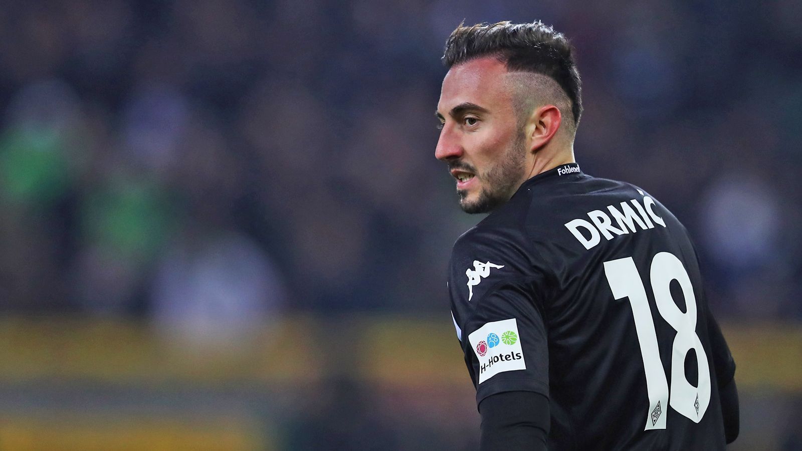 
                <strong>Josip Drmic (Borussia Mönchengladbach)</strong><br>
                Ob Josip Drmic in der kommenden Saison für Borussia Mönchengladbach aufläuft, ist offen. "Es ist schwierig zu sagen. Ich weiß noch nicht, was passieren wird", sagte der Schweizer vor der WM gegenüber der "Sport Bild". Nach seinem Urlaub will er Gespräche mit den Verantwortlichen suchen. Das Problem: Drmic wird es in der kommenden Saison nicht gerade leichter haben, Spielzeit bei den "Fohlen" zu erhalten. Gladbach hat kürzlich erst Angreifer Alassane Plea aus Nizza verpflichtet.
              