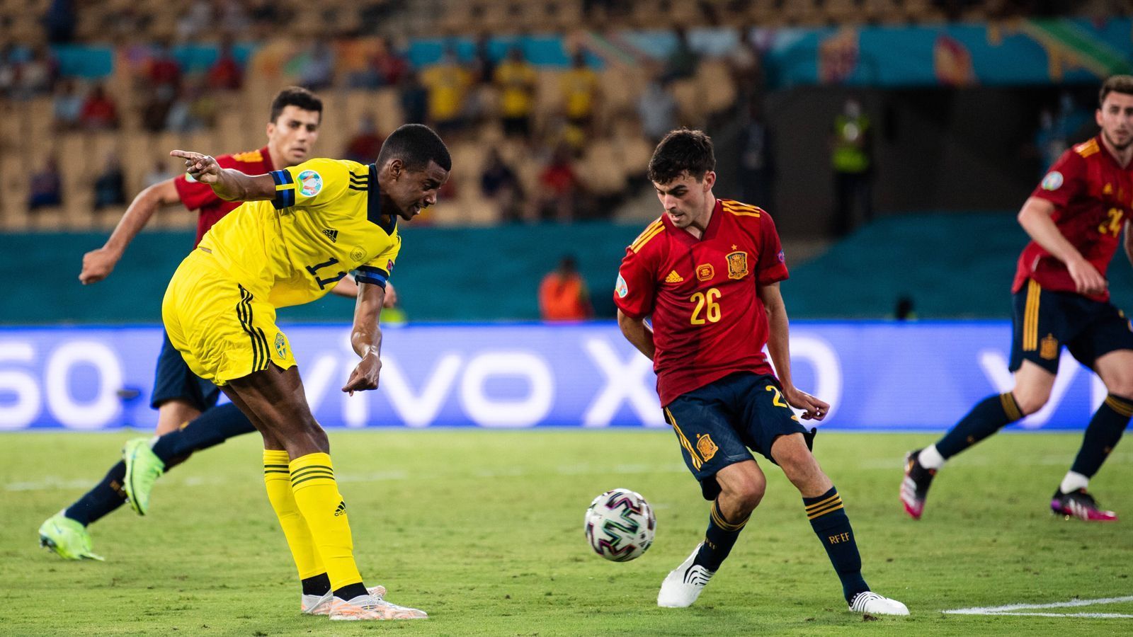 
                <strong>Fast auf den Kopf gestellt</strong><br>
                Der Schwede Alexander Isak war weitgehend unsichtbar - und hätte dennoch beinahe das Spiel auf den Kopf gestellt, als Marcos Llorente in höchster Not gegen Isak rettete und den Ball an den Pfosten lenkte. 
              