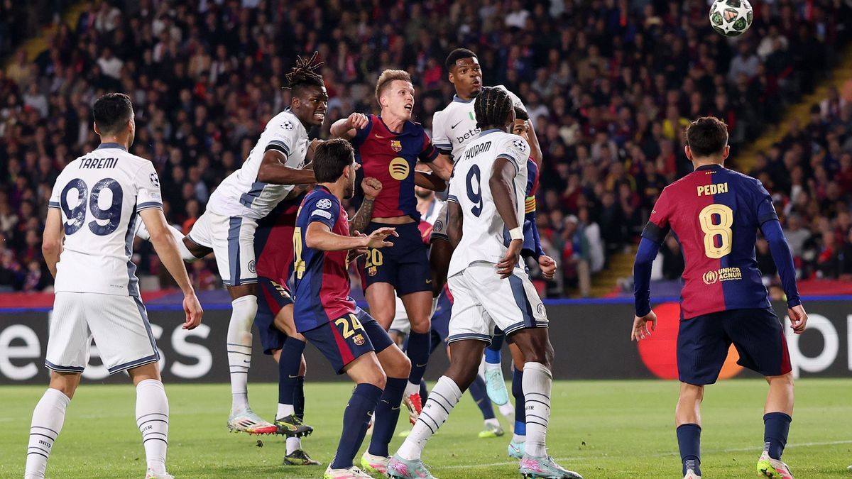FC Barcelona v FC Internazionale Milano - UEFA Champions League 2024/25 Semi Final First Leg