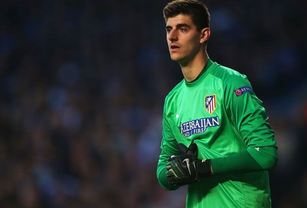 
                <strong>Thibaut Courtois</strong><br>
                War letzte Saison der mit Abstand herausragende Keeper in Spanien. Ist zwar nicht besser als Manuel Neuer, aber man muss ja radikal sein. 
              